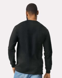 Gildan 2410 Unisex Ultra Cotton® Long Sleeve Pocket T-Shirt – Black (on model back)