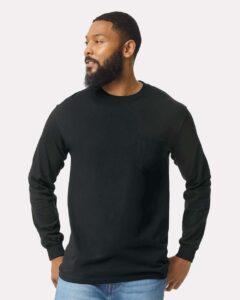Gildan 2410 Unisex Ultra Cotton® Long Sleeve Pocket T-Shirt – Black (on model)