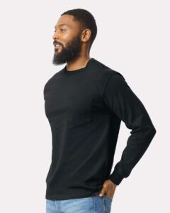 Gildan 2410 Unisex Ultra Cotton® Long Sleeve Pocket T-Shirt – Black (on model side)