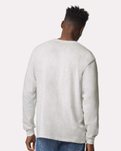 Gildan 2400 Unisex Ultra Cotton® Long Sleeve T-Shirt – Ash (on model back)