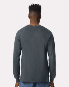 Gildan 2400 Unisex Ultra Cotton® Long Sleeve T-Shirt – Dark Heather (on model back)