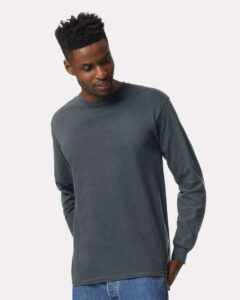 Gildan 2400 Unisex Ultra Cotton® Long Sleeve T-Shirt – Dark Heather (on model)