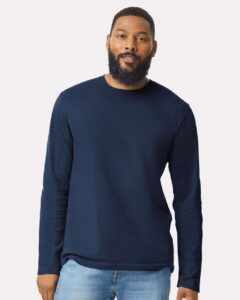 Gildan 64400 Unisex Softstyle® Long Sleeve T-Shirt – Navy (on model)