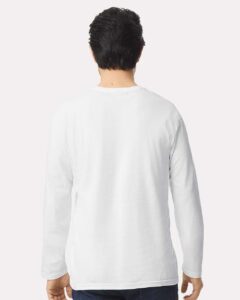 Gildan 64400 Unisex Softstyle® Long Sleeve T-Shirt – White (on model back)