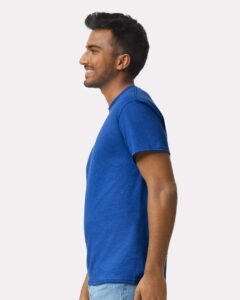 Gildan 2000 Unisex Ultra Cotton® T-Shirt – Antique Royal (on model side)