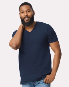 Gildan 64V00 Unisex Softstyle® V-Neck T-Shirt – Navy (on model)