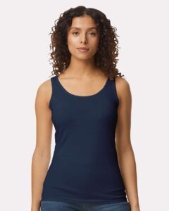 Gildan 64200L Women’s Softstyle® Tank Top – Navy (on model)