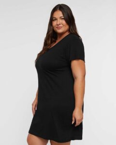 LAT 3522 Women’s Fine Jersey V-Neck Coverup – Black (on model side)