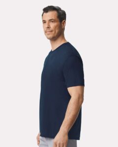 Gildan 42000 Unisex Performance® T-Shirt – Navy (on model side)