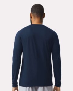 Gildan 42400 Unisex Performance® Long Sleeve T-Shirt – Navy (on model back)