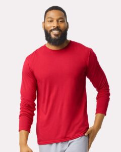 Gildan 42400 Unisex Performance® Long Sleeve T-Shirt – Red (on model)