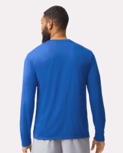 Gildan 42400 Unisex Performance® Long Sleeve T-Shirt – Royal (on model back)
