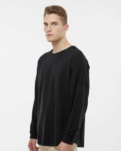 J. America 8229 Unisex Game Day Jersey Long Sleeve T-Shirt – Black (on model side)