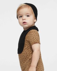 Rabbit Skins 1005 Infant Premium Jersey Bib – Black (on model side)
