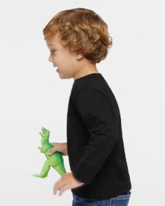 Rabbit Skins 3302 Toddler Fine Jersey Long Sleeve Tee – Black (on model side)
