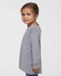 Rabbit Skins 3302 Toddler Fine Jersey Long Sleeve Tee – Heather (on model side)