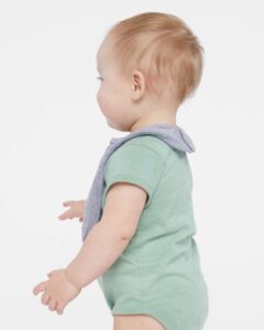 Rabbit Skins 1005 Infant Premium Jersey Bib – Heather (on model side)