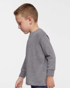 Rabbit Skins 3302 Toddler Fine Jersey Long Sleeve Tee – Granite Heather (on model side)