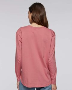LAT 3508 Women’s Fine Jersey Long Sleeve Tee – Mauvelous (on model back)