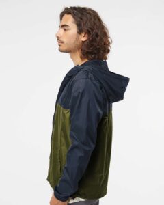 Independent Trading Co. EXP54LWZ Men’s Lightweight Windbreaker Full-Zip Jacket – Classic Navy/ Army (on model side)
