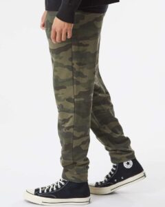 Independent Trading Co. IND20PNT Men’s Midweight Fleece Sweatpants – Forest Camo (on model side)
