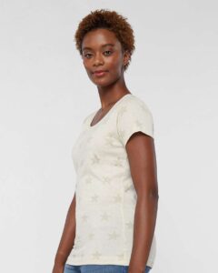 Code Five 3629 Women’s Star Print Scoop Neck Tee – Natural Heather Star (on model side)