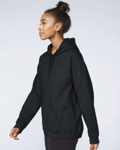 Gildan SF500 Unisex Softstyle® Midweight Hooded Sweatshirt – Black (on model side)