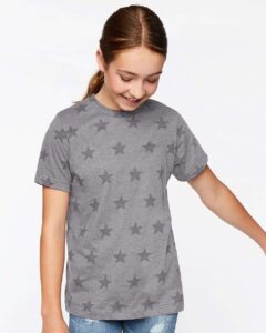 Code Five 2229 Youth Star Print Tee – Granite Heather Star (on model)