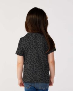 Rabbit Skins 3321 Toddler Fine Jersey Tee – Black Leopard (on model back)