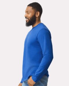 Gildan 64400 Unisex Softstyle® Long Sleeve T-Shirt – Royal (on model side)